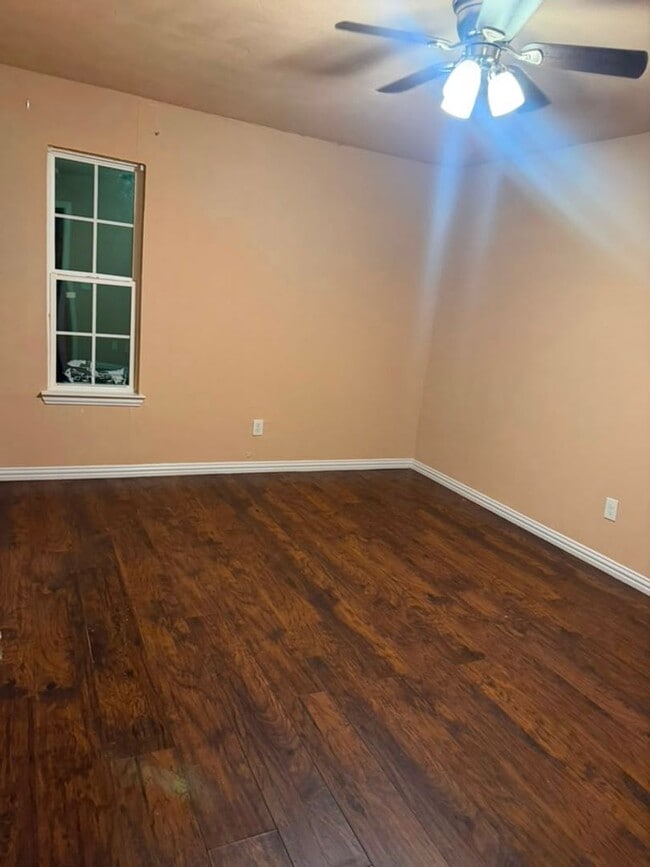 Building Photo - 317 Pecan St