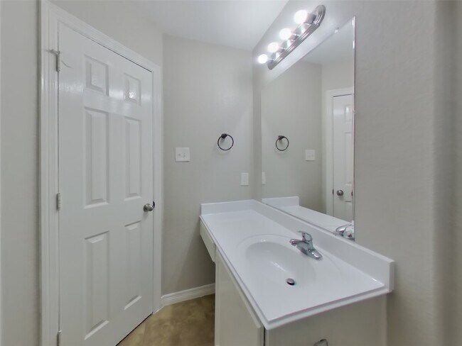 Building Photo - 963 Oak Lynn Dr