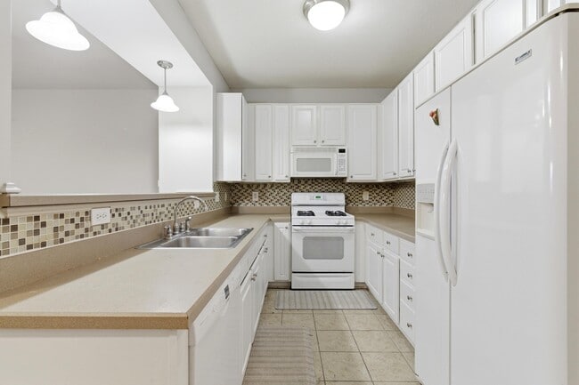 Building Photo - 986 Shaula Dr