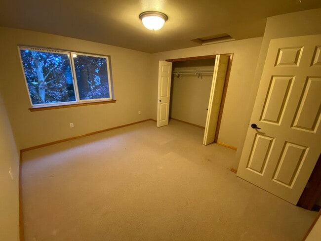Building Photo - Appealing 3 bed / 1.5 bath townhouse in Greenwood/N Seattle
