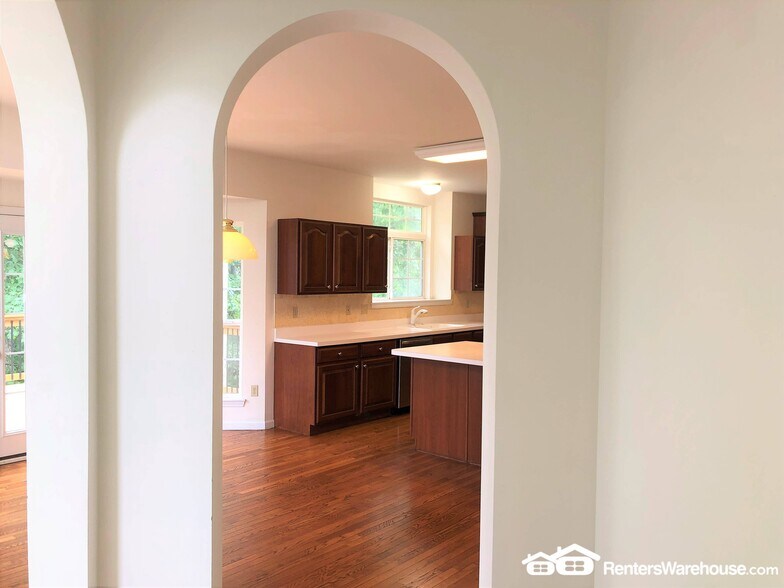 Building Photo - 1137 New Ballwin Oaks Dr