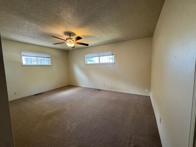 Building Photo - Well-maintained Northeast Gem!
