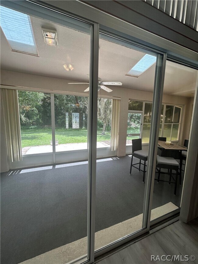 Building Photo - 2675 N Canterbury Lake Dr