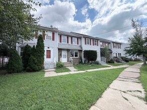 Building Photo - 502 S Logan Ave