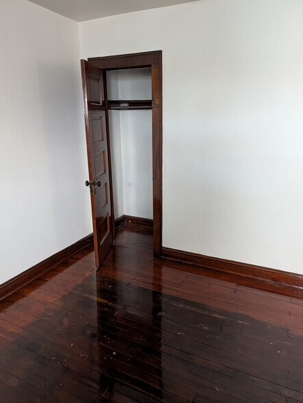 Building Photo - 319 W 11th St