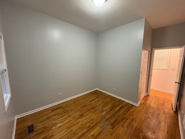 Building Photo - 524 W 78th St