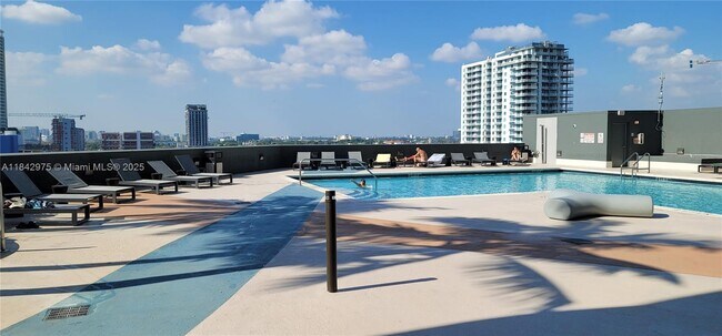 Building Photo - 1750 N Bayshore Dr