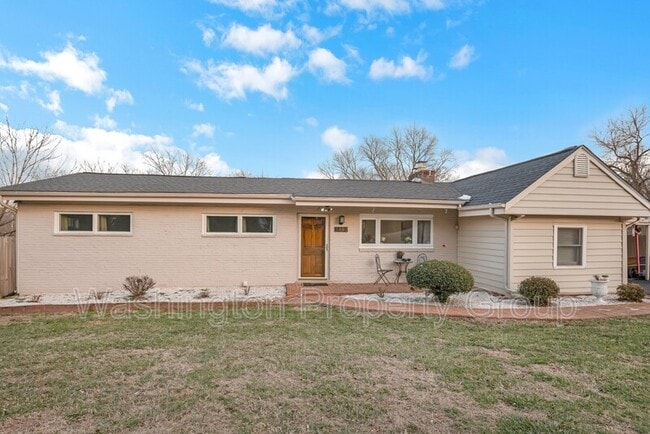 Building Photo - 3402 Little Hunting Creek Dr
