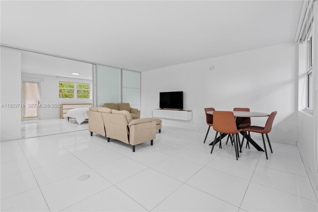 Building Photo - 301 Jefferson Ave