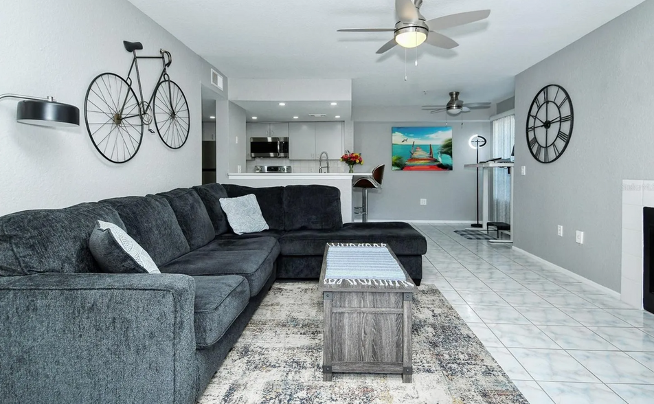 Building Photo - 850 S Tamiami Trl
