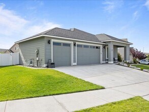 Building Photo - 4725 Roark Dr