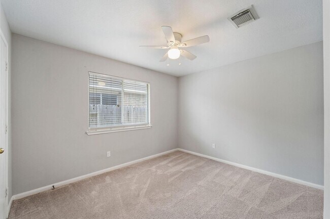 Building Photo - 2530 Fox River Ln