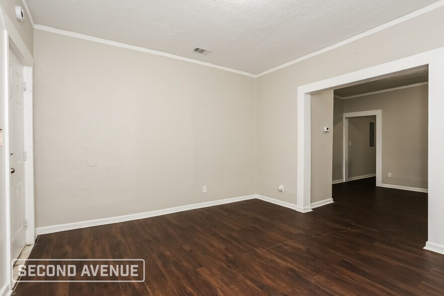 Building Photo - 1630 W 36th St