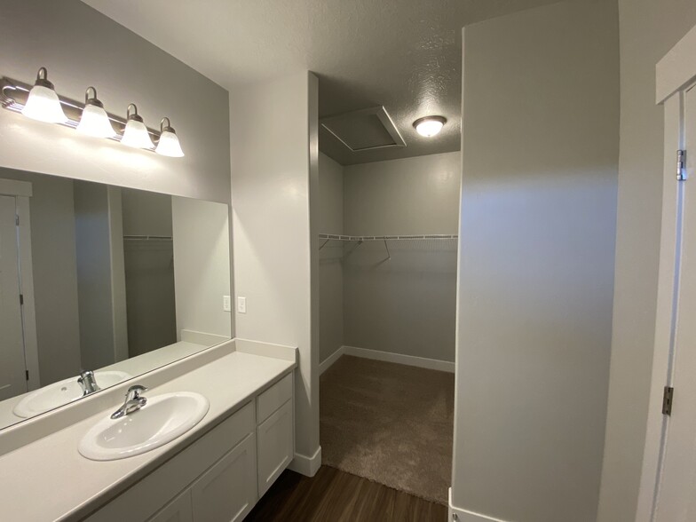 Building Photo - 4076 W 1530 N