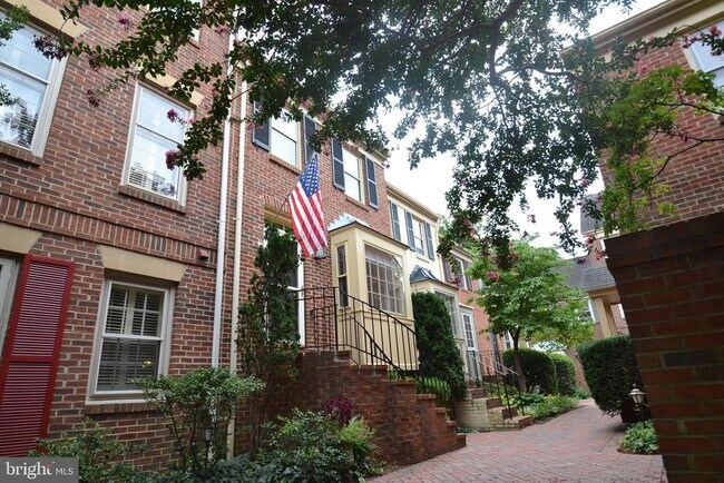 Building Photo - 1119 Michigan Ct