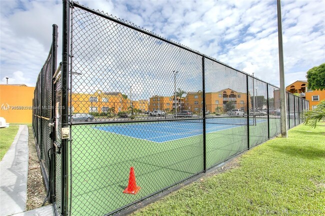 Building Photo - 9711 Fontainebleau Blvd