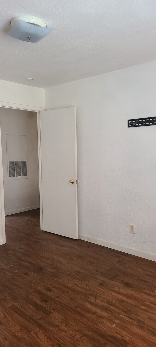 Building Photo - 1106 Verde Dr