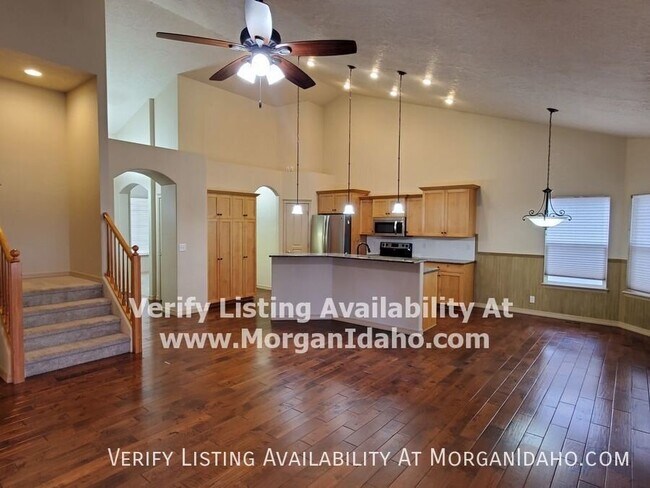 Building Photo - 2330 W Trestle Dr