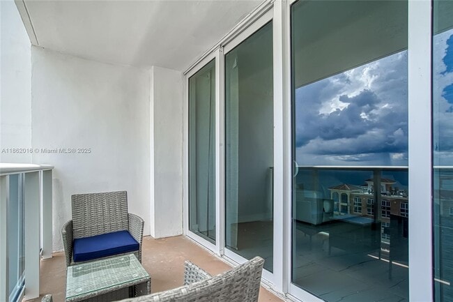 Building Photo - 3140 S Ocean Dr