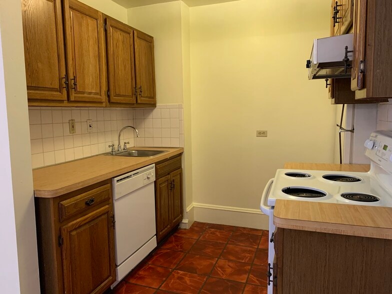 Building Photo - 379 Commonwealth Ave