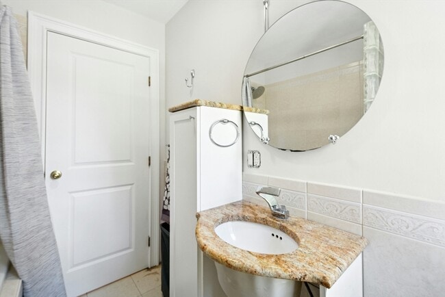 Building Photo - 231 Lagrange St