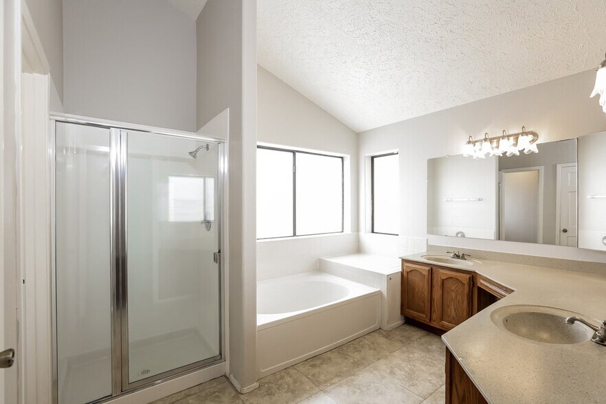 Building Photo - 16810 S 29th Pl