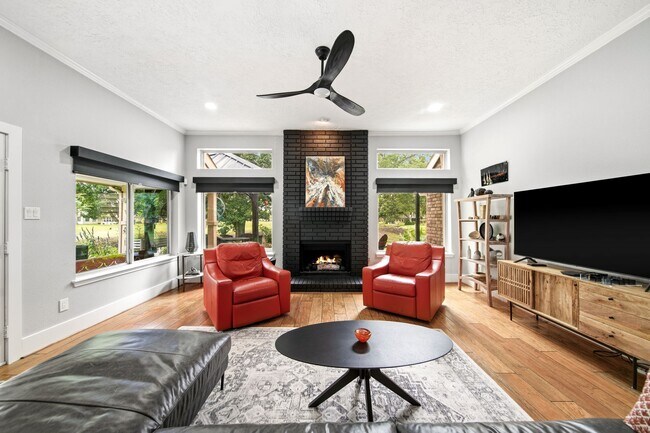 Building Photo - 906 Maple Branch Ln