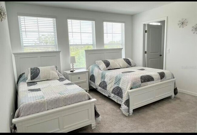 Building Photo - 1844 Sanibel Dr