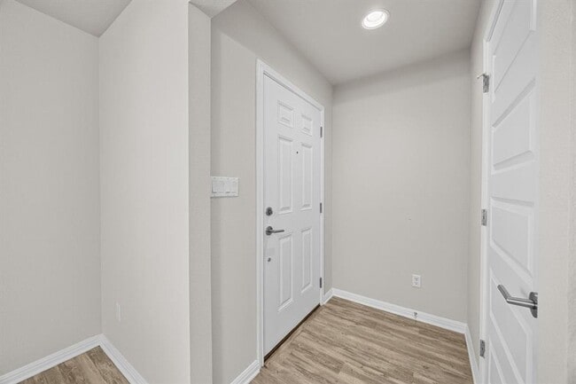 Building Photo - Sorrento Free Standing Home/Condominium - ...