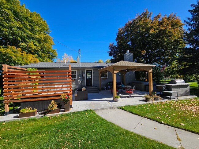 Building Photo - Target Range Single Family Home - 3bdrm (+bonus), 2bath, great yard, garage.  Summer Rental