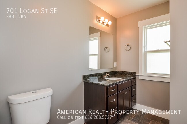 Building Photo - 701 Logan St SE