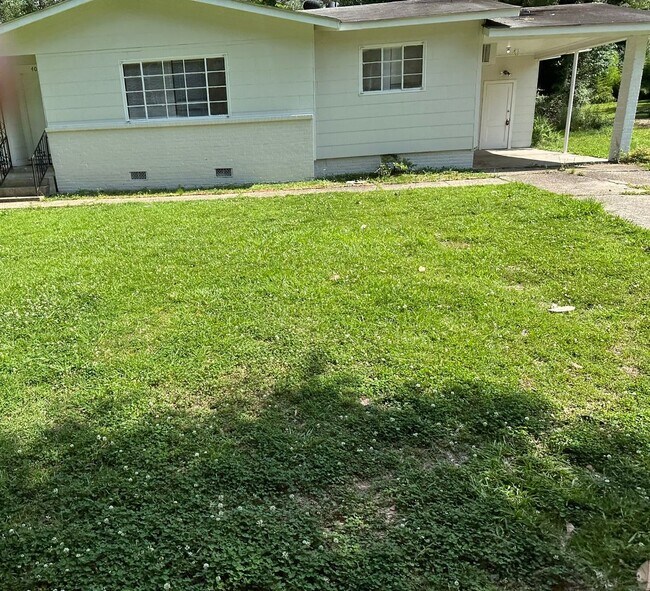 Building Photo - 405 Meadow Moss Rd