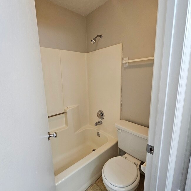 Building Photo - 2927 Woodrich Dr