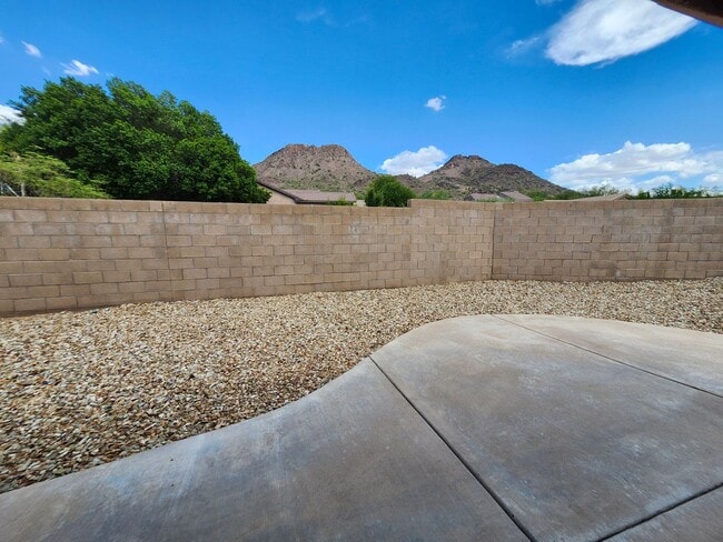 Building Photo - Beautiful Mountain Views! 3bedrom 2 bath