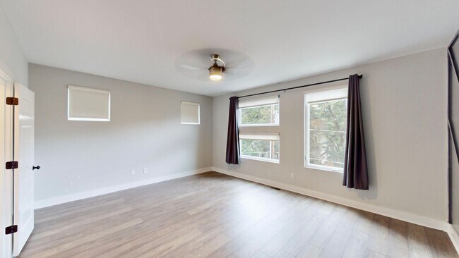 Building Photo - 208 Walnut Ave