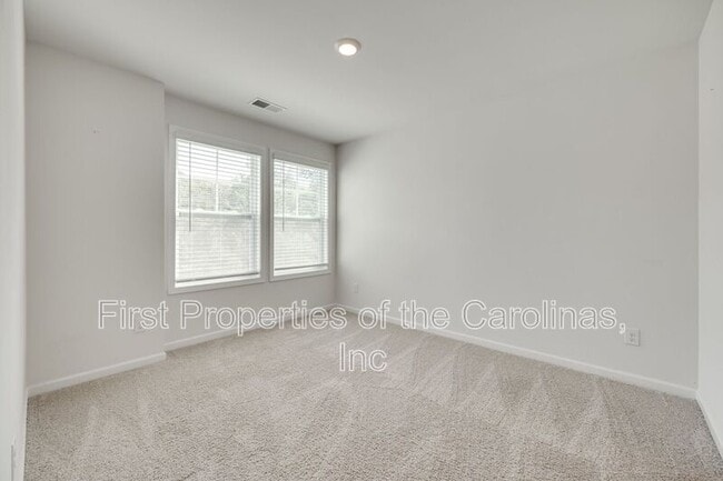 Building Photo - 642 Altamonte Dr