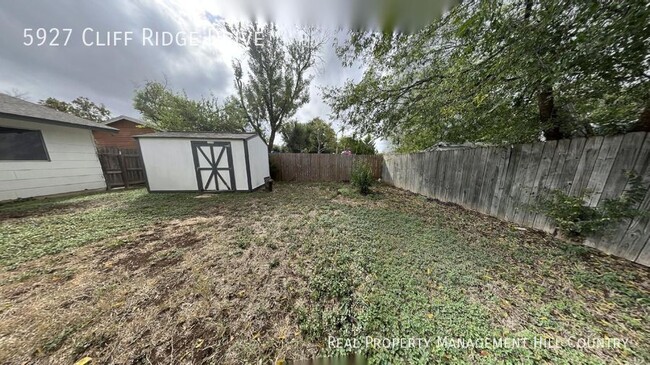 Building Photo - Three bedroom home with covered patio