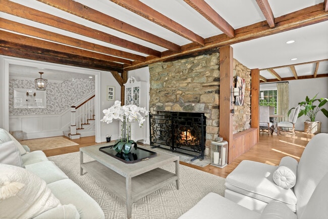 Building Photo - 141 W Norwalk Rd