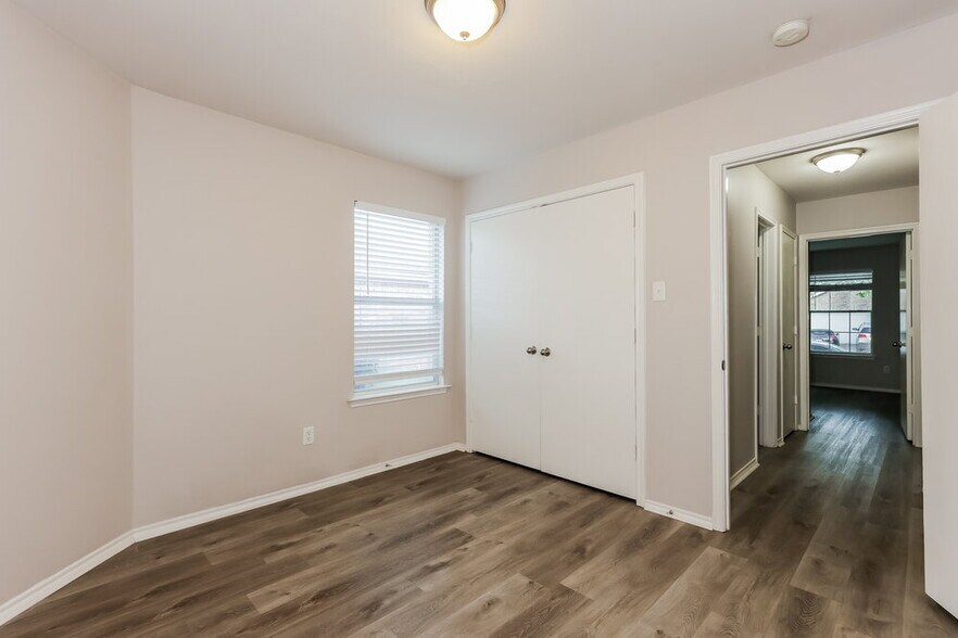 Building Photo - 1108 Boxwood Dr