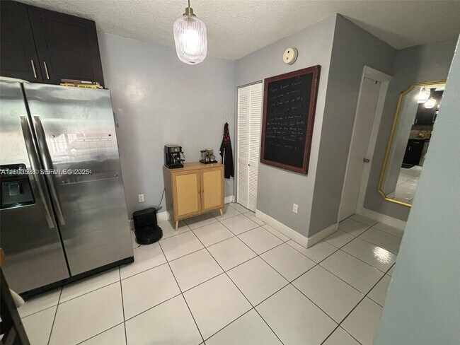 Building Photo - 7208 Fairway Dr