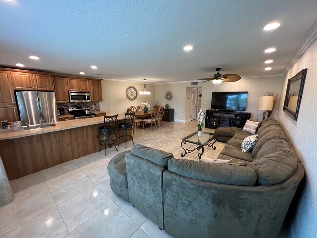 Building Photo - 512 High Point Dr