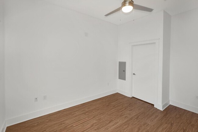 Building Photo - 650 E Brooklyn Vlg Ave