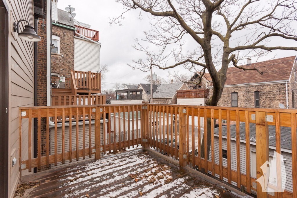 Building Photo - 2139 N Oakley Ave