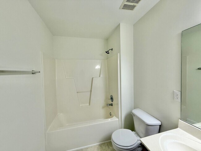 Building Photo - Newly Remodeled 3BD, 3BA Raleigh Townhome ...