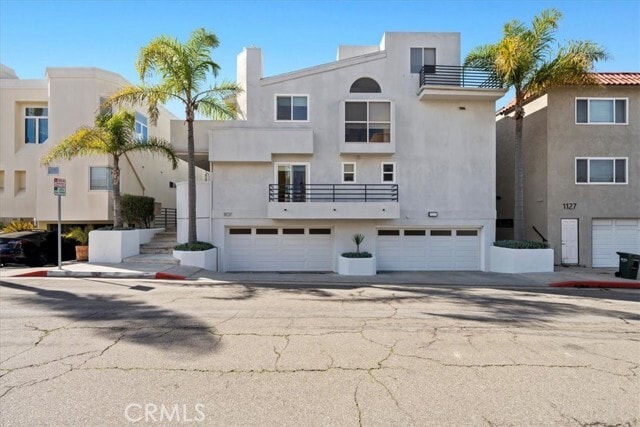 Building Photo - 1107 Loma Dr