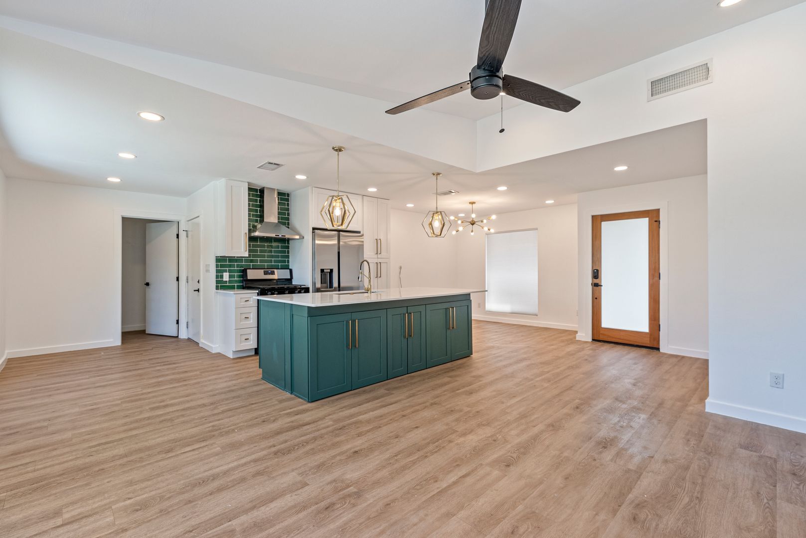 Building Photo - 5200 King Charles Dr