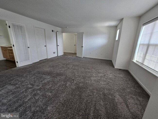 Building Photo - 633 Kincaid Ave