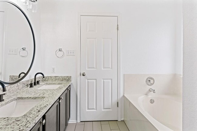 Building Photo - 321 Nicole Way