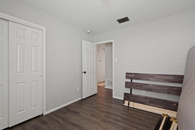 Building Photo - 18029 Basket Flower Bend