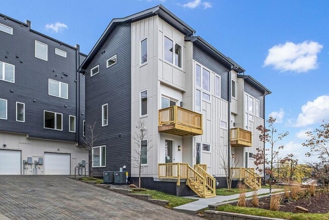 Building Photo - 1244 1st Ave S